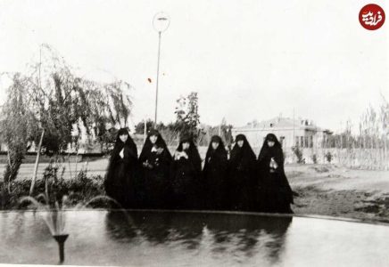 تهران قدیم| گشت و گذار دختران جوان در تهران 100 سال قبل / عکس