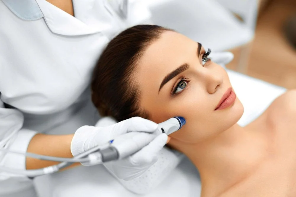 فیشیال پوست، تجربه ای لذت بخش برای داشتن پوستی سالم و درخشان