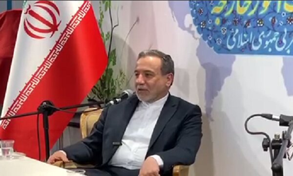 کتاب | نمایشگاه عراقچی: امیدوارم نمایشگاه کتاب در منطقه و جهان بدرخشد/ فضای نمایشگاه سرشار از شور و نشاط بود