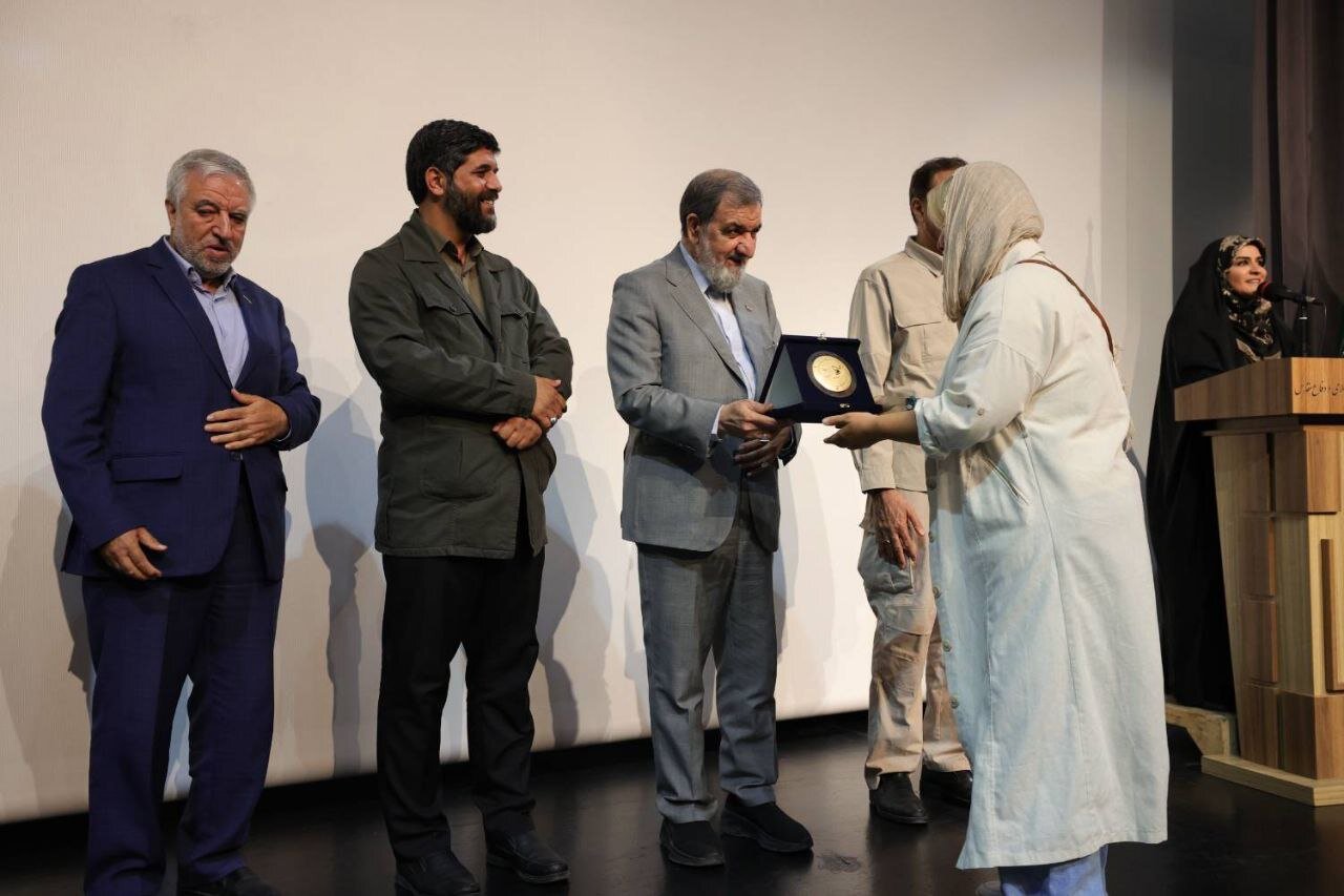 دفاع مقدس | جشنواره فیلم نخستین روز هجدهمین جشنواره فیلم مقاومت با نمایش آثار سینمایی و تجلیل از پیشکسوتان سینمای دفاع مقدس