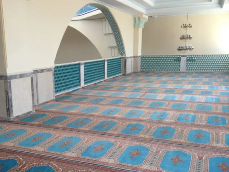 راهنمای خرید سجاده فرش برای حسینیه ها؛ مقایسه مدل ها و قیمت ها در سال ۱۴۰۴